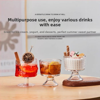 Üvegből készült goblet nyitott faragással, modern minimalista dizájn, hidegen tartja az italokat, kerek, egyrétegű desszertpohár