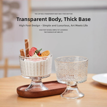 Üvegből készült goblet nyitott faragással, modern minimalista dizájn, hidegen tartja az italokat, kerek, egyrétegű desszertpohár