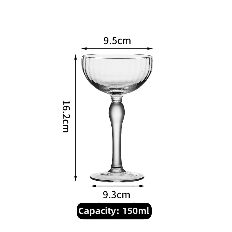 Üvegből készült goblet nyitott faragással, modern minimalista dizájn, hidegen tartja az italokat, kerek, egyrétegű desszertpohár