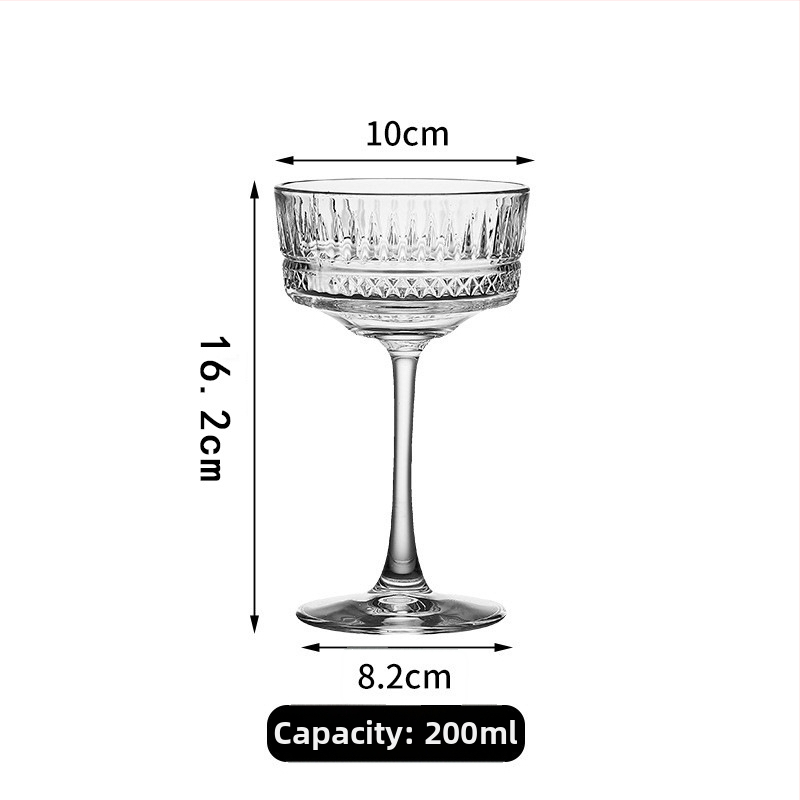 Üvegből készült goblet nyitott faragással, modern minimalista dizájn, hidegen tartja az italokat, kerek, egyrétegű desszertpohár