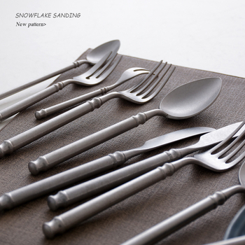 Σετ μαχαιροπίρουνα – Ανοξείδωτο ατσάλι 304, φινίρισμα καθρέφτη, ελαφρύς πολυτελής ρετρό νορδικός σχεδιασμός, περιλαμβάνει μαχαίρι, πιρούνι και κουτάλι, σε διαφανή σακούλα συσκευασίας