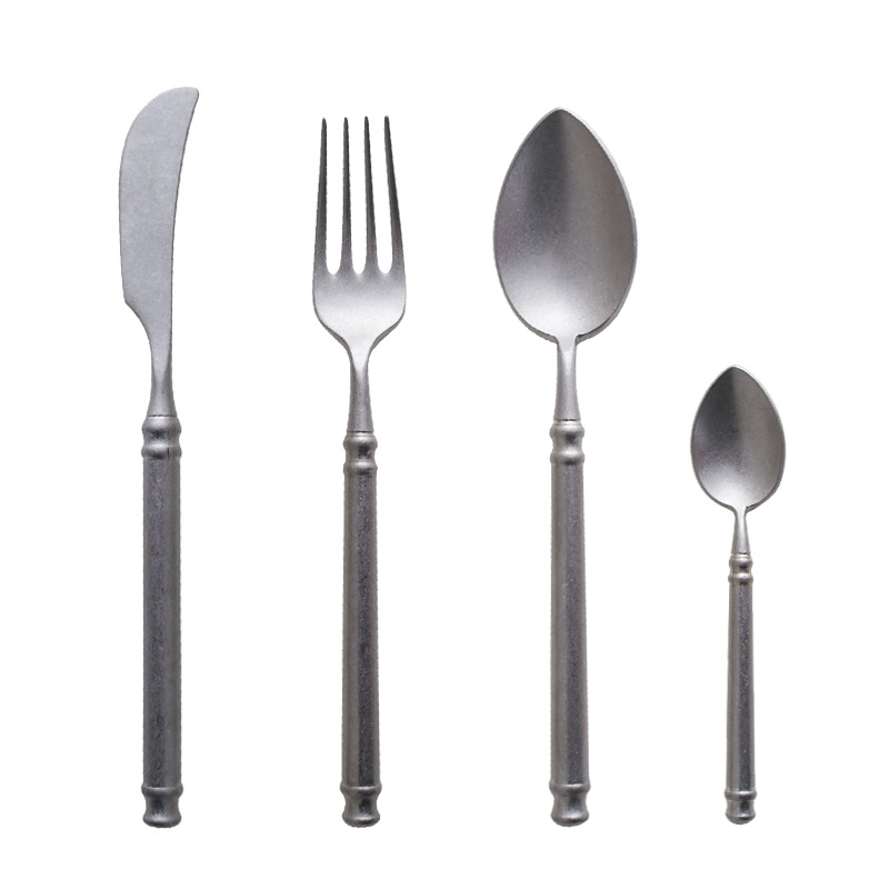 Σετ μαχαιροπίρουνα – Ανοξείδωτο ατσάλι 304, φινίρισμα καθρέφτη, ελαφρύς πολυτελής ρετρό νορδικός σχεδιασμός, περιλαμβάνει μαχαίρι, πιρούνι και κουτάλι, σε διαφανή σακούλα συσκευασίας