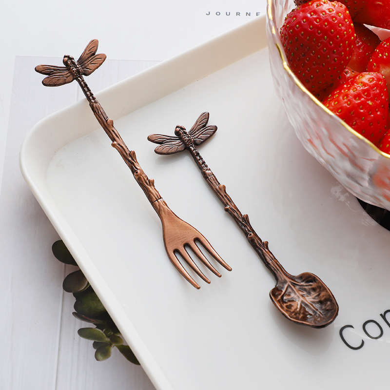 Jiayi Kitchen set de furculițe pentru fructe și lingurițe de desert, model gravat în stil forestier, din aliaj de zinc, personalizare disponibilă, logo imprimat