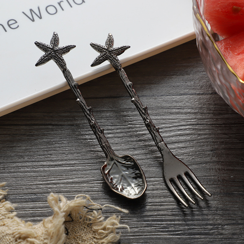 Jiayi Kitchen set de furculițe pentru fructe și lingurițe de desert, model gravat în stil forestier, din aliaj de zinc, personalizare disponibilă, logo imprimat