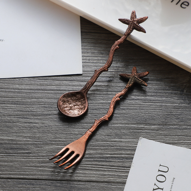 Jiayi Kitchen set de furculițe pentru fructe și lingurițe de desert, model gravat în stil forestier, din aliaj de zinc, personalizare disponibilă, logo imprimat