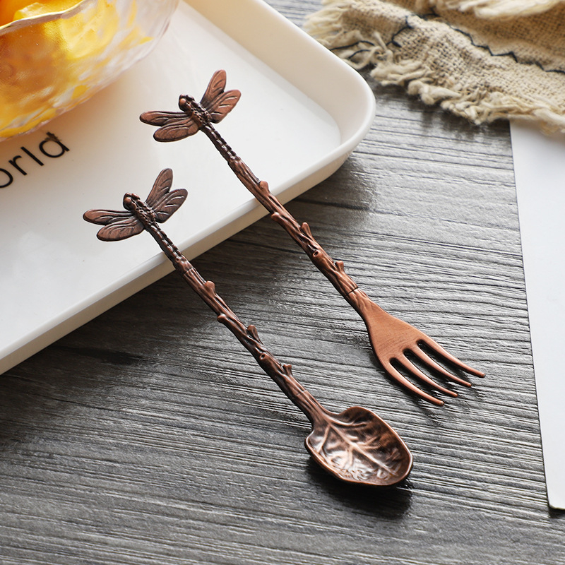 Jiayi Kitchen set de furculițe pentru fructe și lingurițe de desert, model gravat în stil forestier, din aliaj de zinc, personalizare disponibilă, logo imprimat
