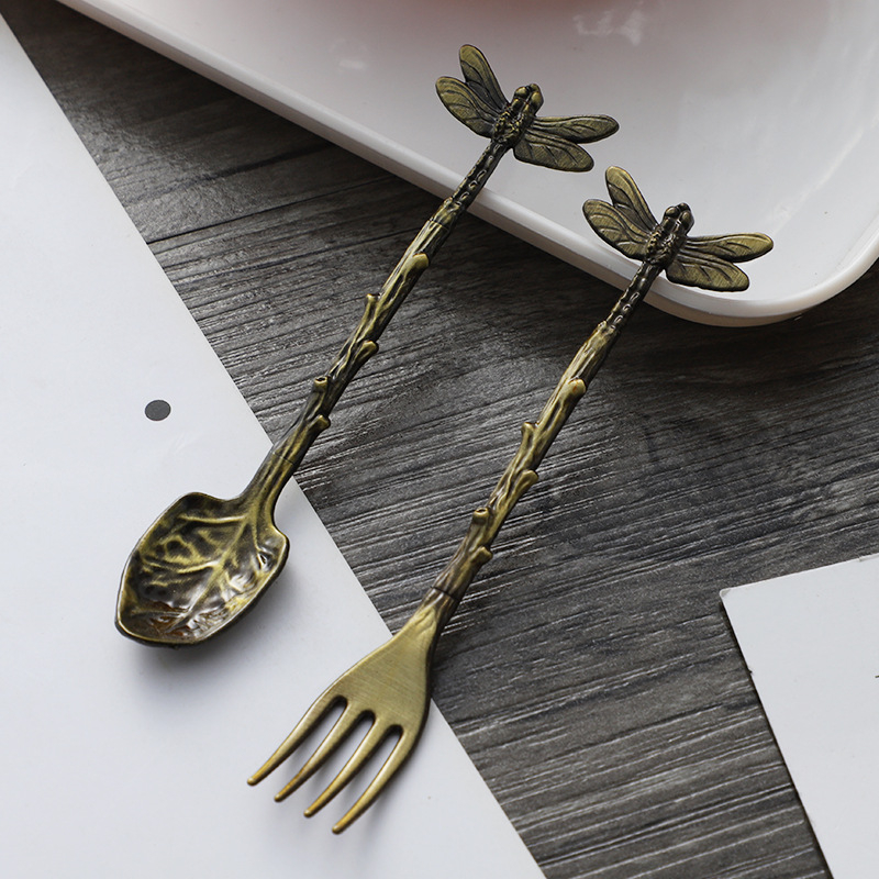 Jiayi Kitchen set de furculițe pentru fructe și lingurițe de desert, model gravat în stil forestier, din aliaj de zinc, personalizare disponibilă, logo imprimat