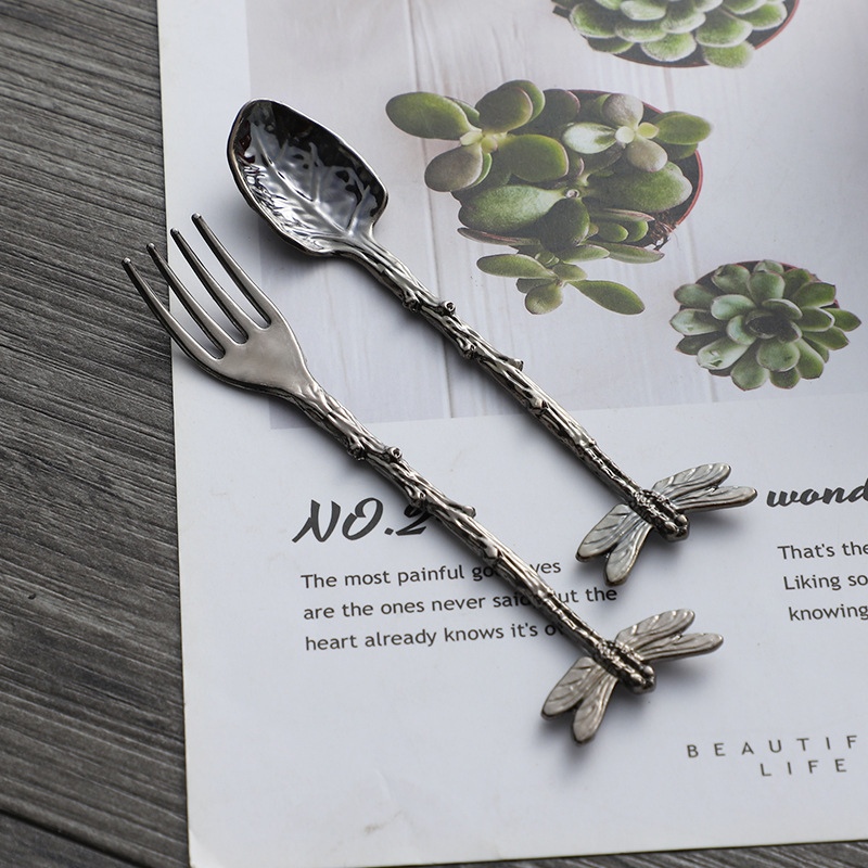 Jiayi Kitchen set de furculițe pentru fructe și lingurițe de desert, model gravat în stil forestier, din aliaj de zinc, personalizare disponibilă, logo imprimat