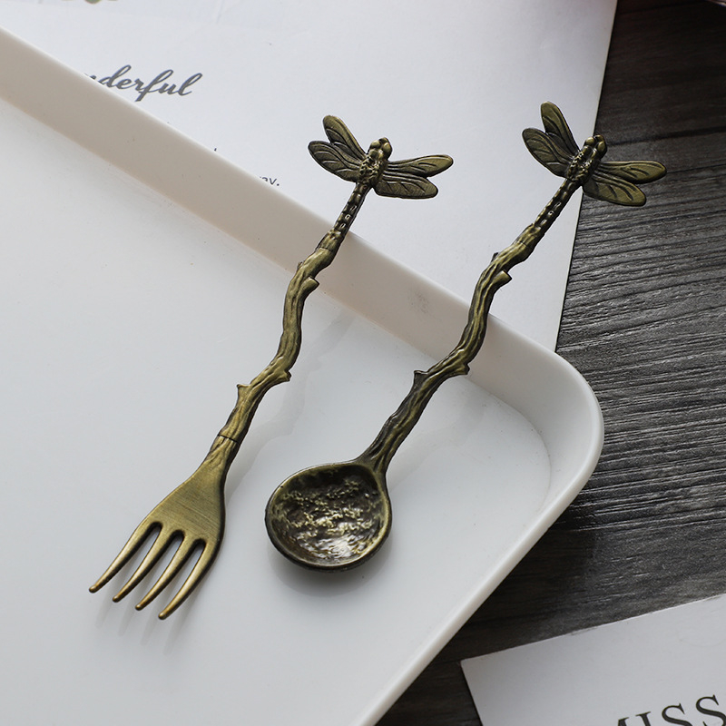 Jiayi Kitchen set de furculițe pentru fructe și lingurițe de desert, model gravat în stil forestier, din aliaj de zinc, personalizare disponibilă, logo imprimat