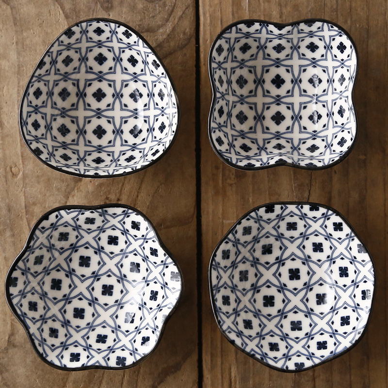 Kilenc rekeszes porcelán fűszertál, japán stílusú, szabálytalan forma, nyomtatott mintával, mártásos tálka