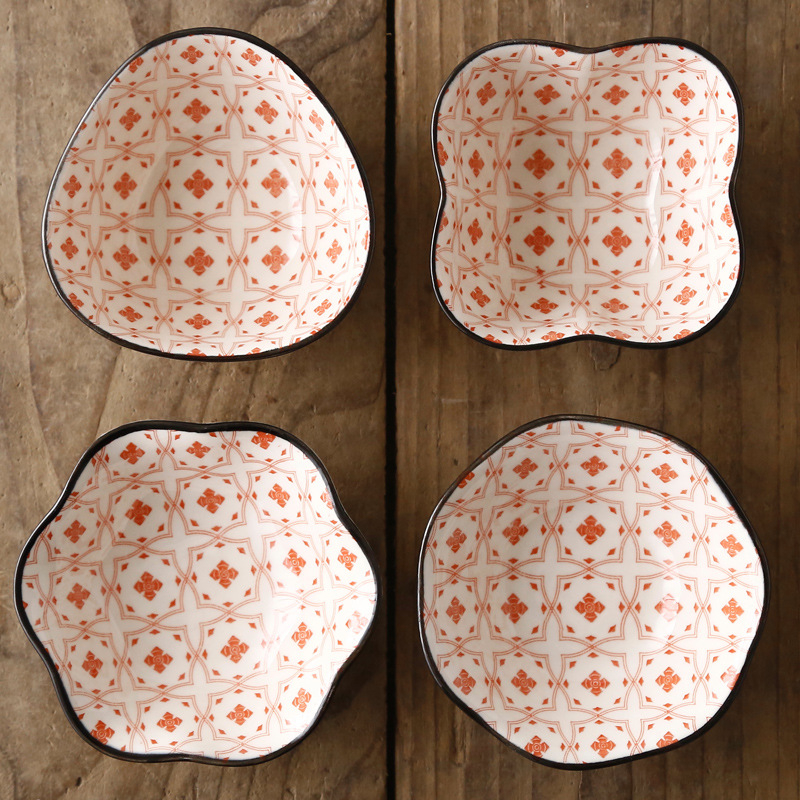 Kilenc rekeszes porcelán fűszertál, japán stílusú, szabálytalan forma, nyomtatott mintával, mártásos tálka