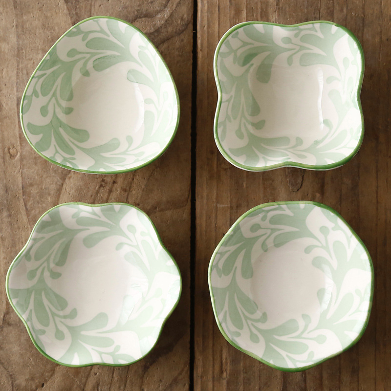 Kilenc rekeszes porcelán fűszertál, japán stílusú, szabálytalan forma, nyomtatott mintával, mártásos tálka