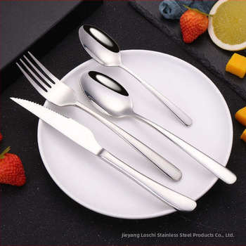 Σετ μαχαιροπήρουνα από ανοξείδωτο ατσάλι: μαχαίρι, πιρούνι και κουτάλι; λεπίδα μαχαιριού 420, κουτάλι και πιρούνι 304; καθρέφτης φινίρισμα; δυνατότητα λογότυπου