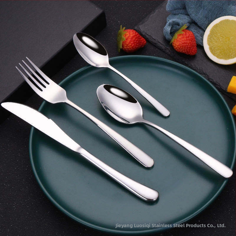 Комплект прибори от неръждаема стомана: нож, вилка и лъжица; нож 420 стомана; лъжица и вилка 304; огледално полирани; възможност за персонализирано лого