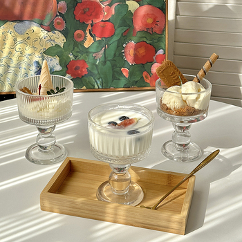 Staklena čaša za desert, klasični tradicionalni stil, zaobljen oblik, bez drške, održava hladnoću