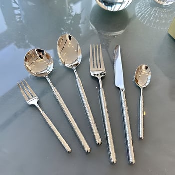 Σετ μαχαιροπίρουνα από ανοξείδωτο 304: μαχαίρι, πιρούνι και κουτάλι με λαβή χτυπητή σε σχήμα κυκλικού διαμαντιού, καθρέπτινο φινίρισμα, μινιμαλιστικό μοντέρνο στυλ