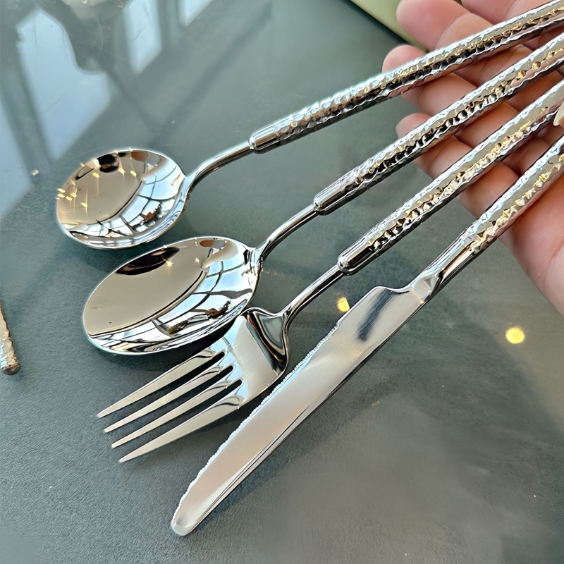 Σετ μαχαιροπίρουνα από ανοξείδωτο 304: μαχαίρι, πιρούνι και κουτάλι με λαβή χτυπητή σε σχήμα κυκλικού διαμαντιού, καθρέπτινο φινίρισμα, μινιμαλιστικό μοντέρνο στυλ