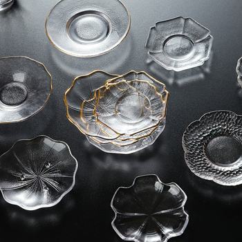 Üvegből készült mártogatós tál, kézzel festett felülettel, szabálytalan alak, Ins stílusban; alkalmas étkezésekhez, kávéhoz és teához.