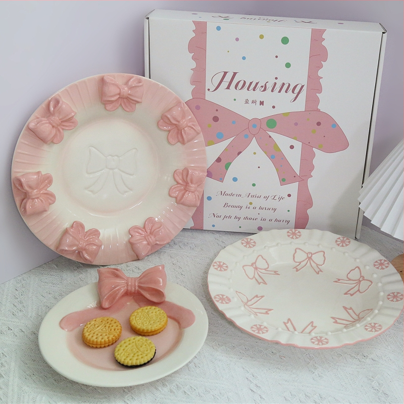 Porcelánový súbor riadu - ručne vyrobený, roztomilý štýl, univerzálne použitie, obsahuje jedálenské taniere, dezertné taniere, ovocné taniere a raňajkové taniere