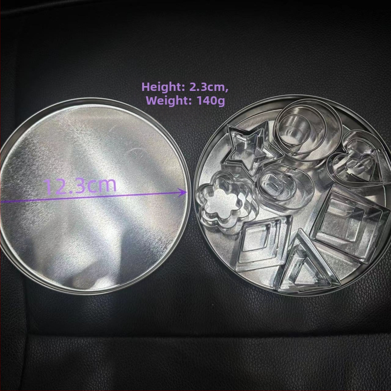 38-dielna sada plastových okrúhlych formičiek s čipkovaným okrajom, dvojúčelové na pečenie sušienok a plátov na knedle, materiál: plast + nerezová oceľ, potravinárska kvalita