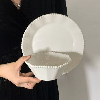 Keramički set posuđa: zdjele za doručak i tanjuri s čipkastim uzorkom, reljefna površina i rub s perlama, pogodno za mikrovalnu pećnicu, lagani luksuzni retro stil za kućnu uporabu