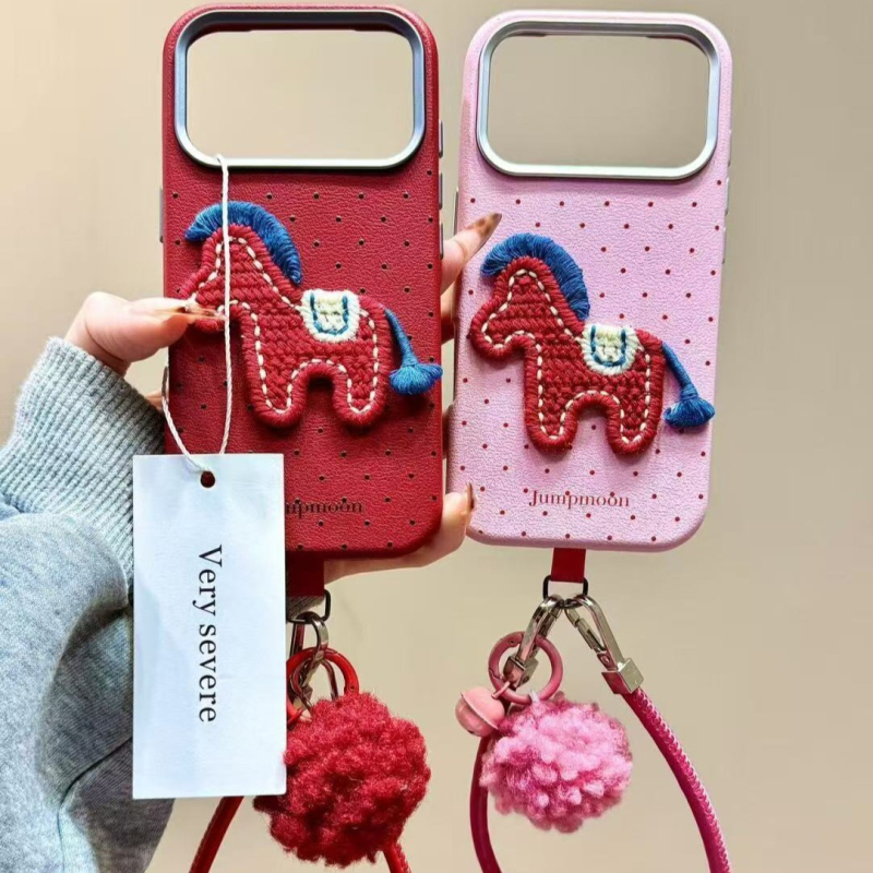 Husă pentru iPhone cu ponei brodat de Anul Nou, din cauciuc moale, finisaj cu relief, protecție la șocuri, compatibilă cu iPhone 16/15/14/13 și 17 Pro Max