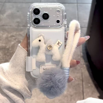 3D biely kôň náramok na zápästie pre Apple iPhone 13/14/15/17 Pro/Max — mäkká guma, reliéfna úprava, odolný voči nárazom