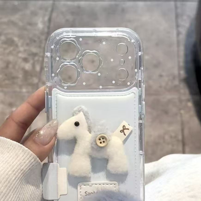 3D biely kôň náramok na zápästie pre Apple iPhone 13/14/15/17 Pro/Max — mäkká guma, reliéfna úprava, odolný voči nárazom