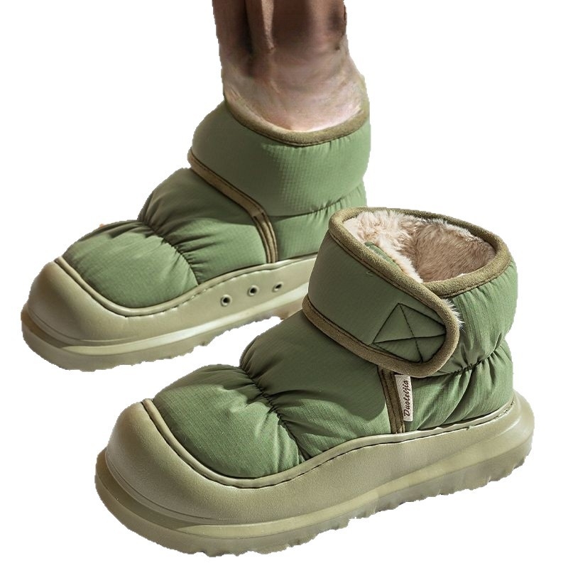 Magas szárú téli csizma gyapjú bélésével, rugalmas felsőrész, vulkanizált talp, csúszásmentes gumitalp