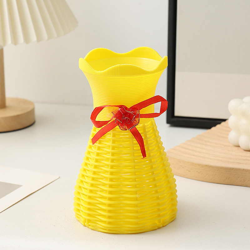Plastična vaza za cvijeće – moderni minimalistički stil, monolitno oblikovana, pogodna za stolnu ili podnu uporabu, za ured i kućnu dekoraciju.