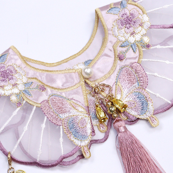 Hanfu-stílusú háziállat-sál rózsaszín-lila pillangó hímzéssel és bojtokkal, organza anyagból, macskáknak és kiskutyáknak