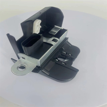 VW stražnji poklopac brava – Yunnuo, modeli 1T0827505, 1K6827505E, 5K0827505, 5ND827505; Materijal: plastika; Kompatibilno s: opći VW modeli