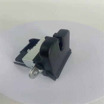 VW stražnji poklopac brava – Yunnuo, modeli 1T0827505, 1K6827505E, 5K0827505, 5ND827505; Materijal: plastika; Kompatibilno s: opći VW modeli