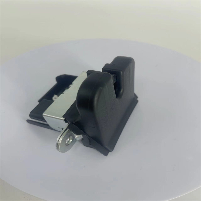 VW stražnji poklopac brava – Yunnuo, modeli 1T0827505, 1K6827505E, 5K0827505, 5ND827505; Materijal: plastika; Kompatibilno s: opći VW modeli