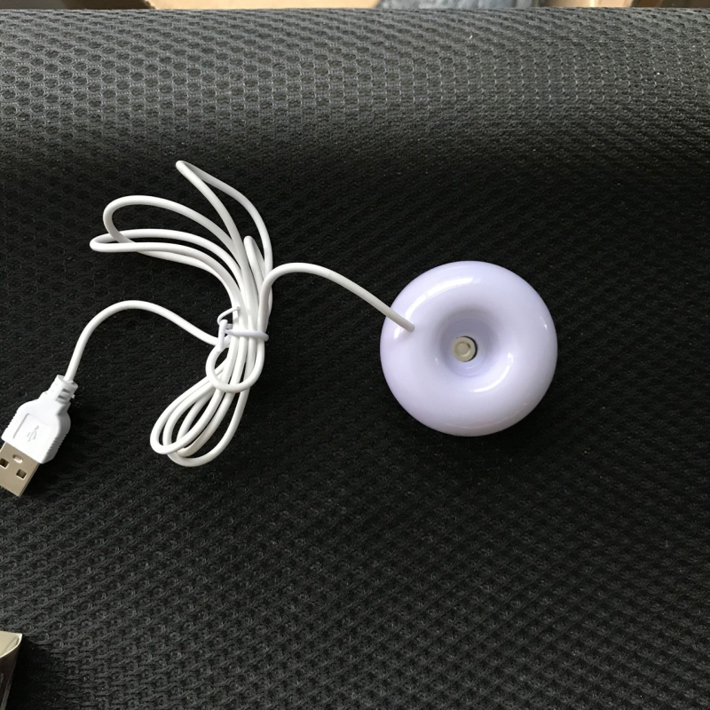 Donut oblika ovlaživača zraka s USB napajanjem, okruglo plastično kućište, spremnik 1.0–2.5 L, funkcija anion, buka ≤ 36 dB, pogodan za prostorije do 10 m²