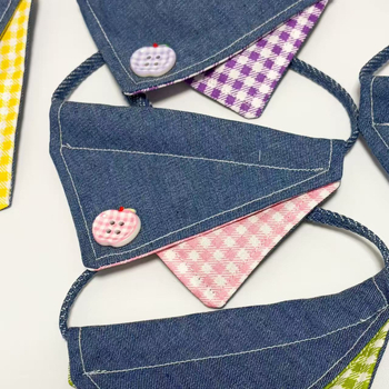 Denim háromszög sál háziállatok számára – rácsos mintázat, univerzális használat, négy évszakos, lazább stílus