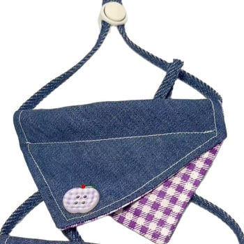 Denim háromszög sál háziállatok számára – rácsos mintázat, univerzális használat, négy évszakos, lazább stílus