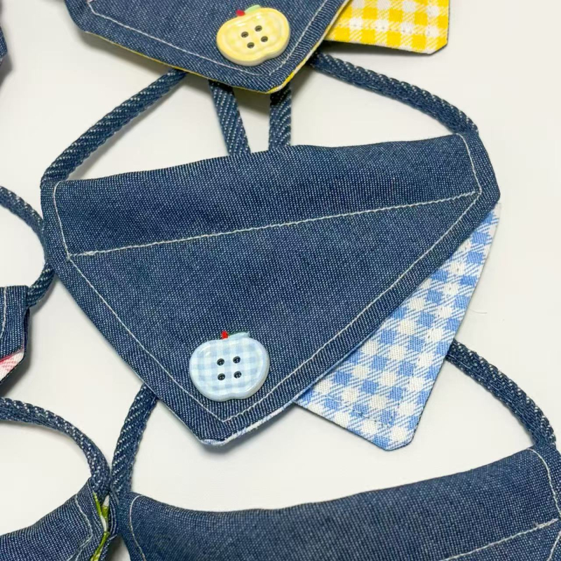 Denim háromszög sál háziállatok számára – rácsos mintázat, univerzális használat, négy évszakos, lazább stílus