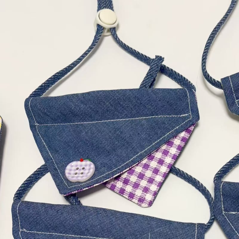 Denim háromszög sál háziállatok számára – rácsos mintázat, univerzális használat, négy évszakos, lazább stílus