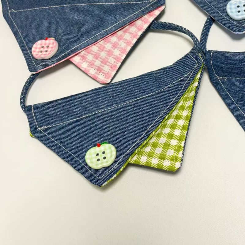 Denim háromszög sál háziállatok számára – rácsos mintázat, univerzális használat, négy évszakos, lazább stílus