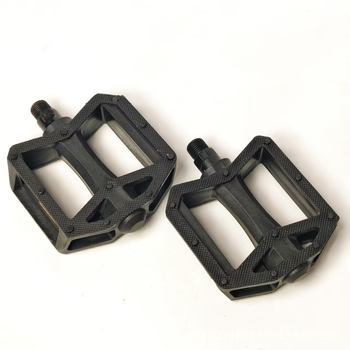 Univerzalne pedale za bicikl – proširena protuklizna površina, nylon konstrukcija, kompatibilno s cestovnim i planinskim biciklima – Model 897-1