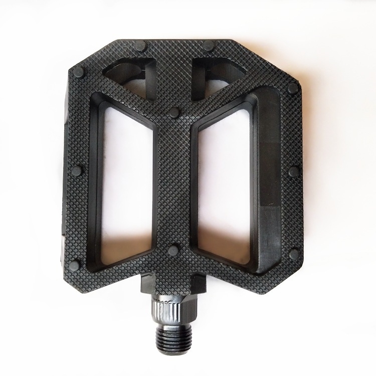 Univerzalne pedale za bicikl – proširena protuklizna površina, nylon konstrukcija, kompatibilno s cestovnim i planinskim biciklima – Model 897-1