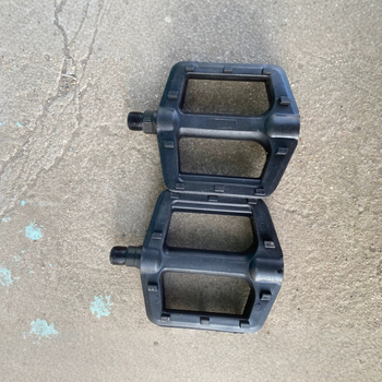 Pedal za planinski bicikl – plastični pedal s širokom licu i čeličnim kugličnim ležajevima, model 11, brend hm