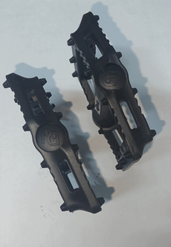 Pedalna ploča za bicikl s proširenom površinom pedala za bolje prianjanje i lakše vožnje (Model WILLGO B239, aluminijska legura, za sklopive/gradske/putničke bicikle i bicikle s malim kotačima)