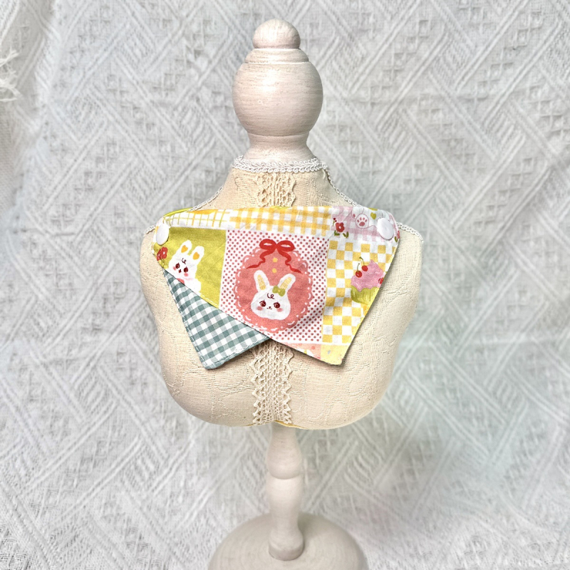 Háziállat háromszöges kendő karikatúrás mintával, állítható méret, csipkés szegély, karácsonyi dizájn