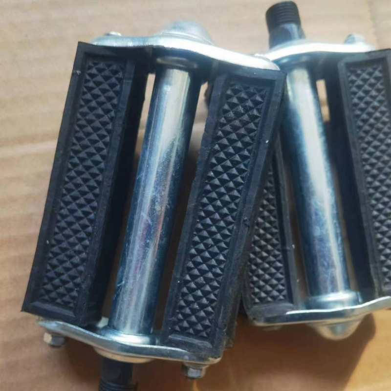 Peda za bicikl, Yadi model 28, od željeza i gume, kompatibilan s 28/26