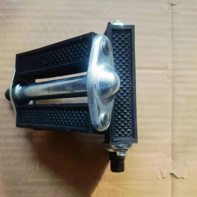 Peda za bicikl, Yadi model 28, od željeza i gume, kompatibilan s 28/26