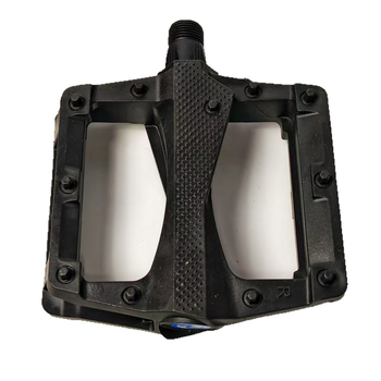 Proširene i veće pedale za bicikl, za cestovne i planinske bicikle, plastične pedale, model 905/896, marka Strong and Brave