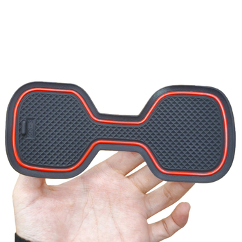 PVC autóajtó slot szőnyeg Camry 2025-höz – porvédett, csúszásmentes, karcolásmentes, belső pohártartó párna; testreszabható és logónyomtatási lehetőség; Márka: Rfs