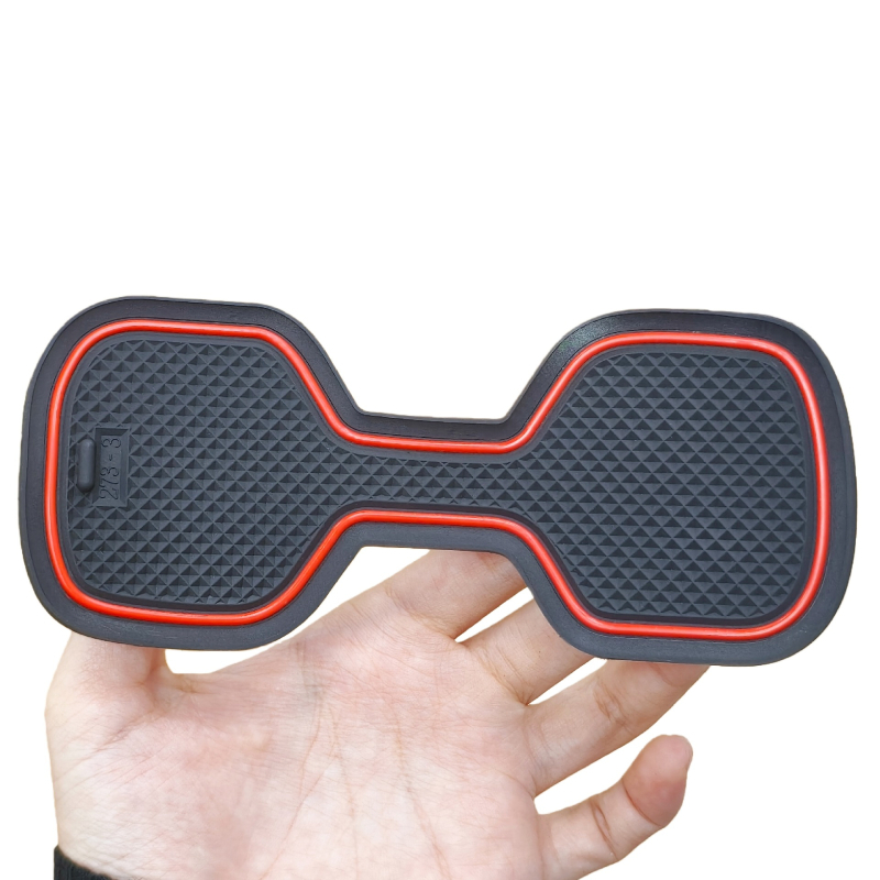 PVC autóajtó slot szőnyeg Camry 2025-höz – porvédett, csúszásmentes, karcolásmentes, belső pohártartó párna; testreszabható és logónyomtatási lehetőség; Márka: Rfs